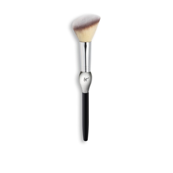 it cosmetics Other - NWT IT Cosmetics HEAVENLY LUXE™ FRENCH BOUTIQUE BLUSH BRUSH #4